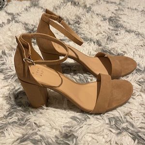 Beige velvet chunky heel